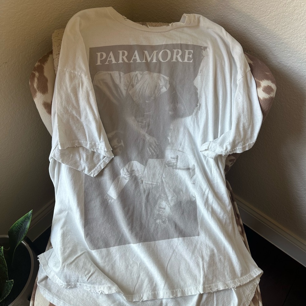 UO OVERSIZED PARANOIA T SHIRT